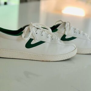 Women's Leather Tretorn Sneakers (green) 8.5 like new